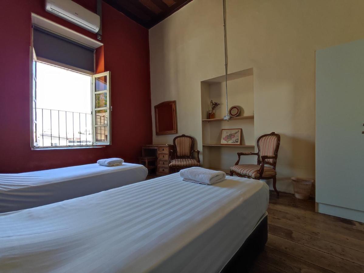 Le Mat Hostel Larnaca Exterior photo